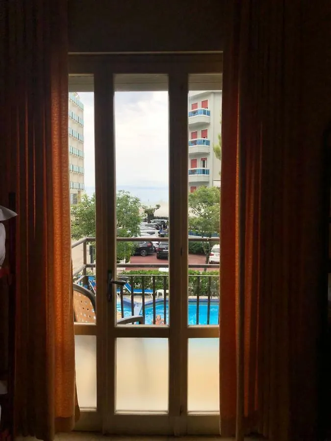 Hotel Amalfi Лидо-ди-Езоло